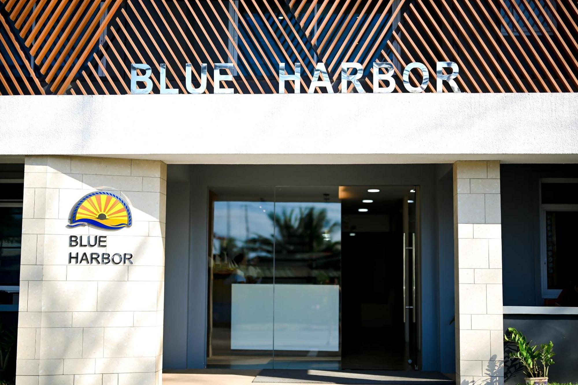 Blue Harbor Hotel Calapan 外观 照片
